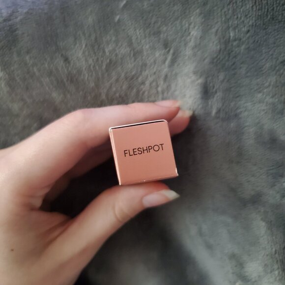 MAC Lipstick Fleshpot - Picture 2 of 2